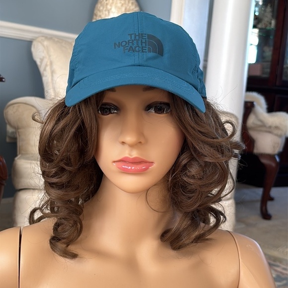 Brand New The North Face Adjustable Baseball Cap Horizon Hat Blue Coral Sporty - Picture 1 of 16